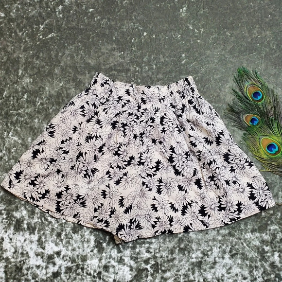 Lowry's Farm Floral Paperbag Shorts - Picture 1 of 8